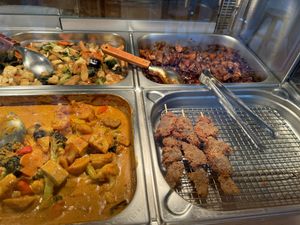 Verschiedene Gerichte. Wähle 3 aus für 20 A$  at Root Vegetarian in Cairns