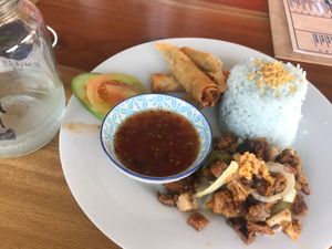 Wow! yung favorite mong Lumpiang Shanghai. di mo aakalaing pwede palang maging plant based! dmo malalasahan ang gulay mga bes! Sobrang Sarap nito promise!😋👍😍 at Bec and Geri's in Davao City
