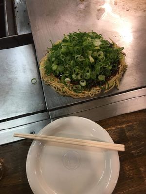 Okonominyaki with green onions at Kasanegasane in Hiroshima