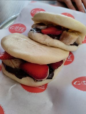 Buns with chocolate and fruits at Cute Gastro Pub in Izmir