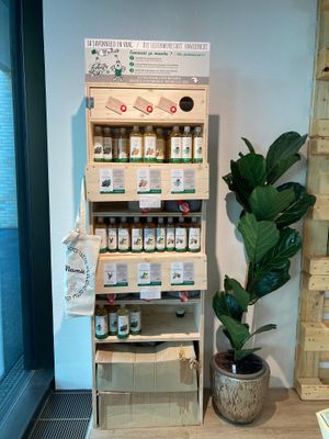 Unsere Seifenwerkstatt, welche Shampoos und Duschgels von Vrac (Chez Mamie's Eigenmarke) enthält. at Chez Mamie - HB in Zurich