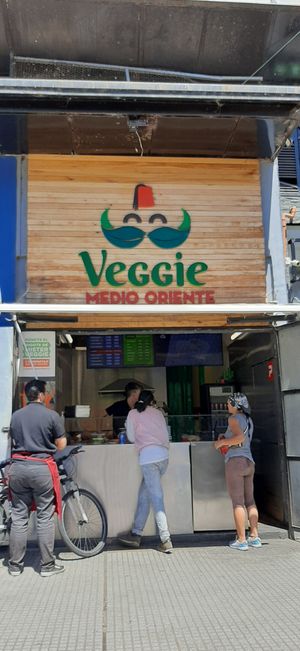 Restaurante at Veggie Medio Oriente - Junin in Buenos Aires