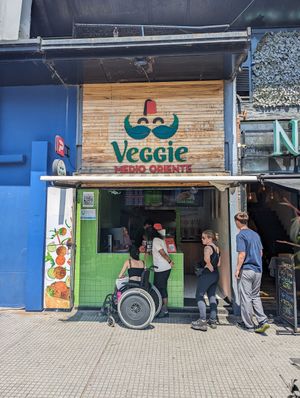 El edificio at Veggie Medio Oriente - Junin in Buenos Aires