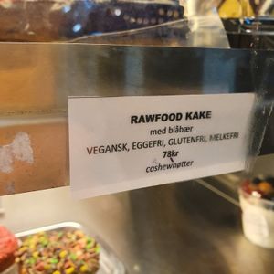 Raw cake label at Spiseriet Kafé in Tromsoe