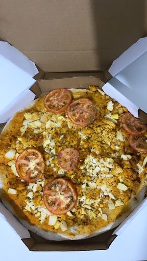 Pizza de frango, palmito, requeijão, tomate e orégano. 💚 at Mercado Vida Saudável in Fortaleza