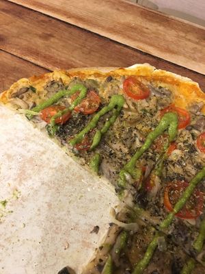 mushroom and pesto pizza at Mercado Vida Saudável in Fortaleza