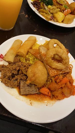 Amazing vegan buffet!! £9 per person aswell can’t go wrong and amazing fresh juices staff are lovely 🥰   at Su Vegan Buffet in West London