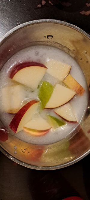 Apple with tapioca pudding with coconut milk at Su Vegan Buffet in West London