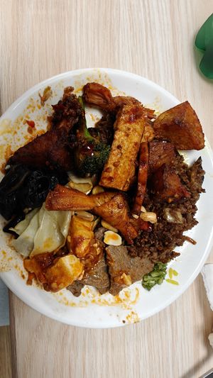 Tofu,tempeh,șeitan,arroz basmati,filetes de soja at Su Vegan Buffet in West London