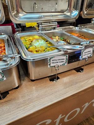 Soya chicken yellow curry at Su Vegan Buffet in West London