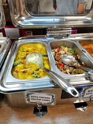 Soya chicken yellow curry and black soya at Su Vegan Buffet in West London