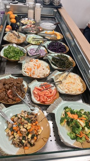 Cold dishes. Loved the vegetable dishes & soya pieces at the front & beansprouts further back. Seaweed and slaw were also amazing. The apple slices had a delicious sweet paste at Su Vegan Buffet in West London