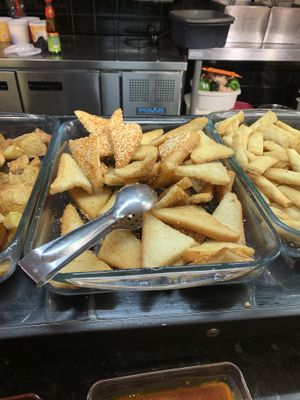 Sesame toasts 🤩 at Su Vegan Buffet in West London