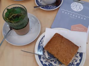 Carrot brownie and fresh mint tea  at Perle Kaffeebar in Mannheim