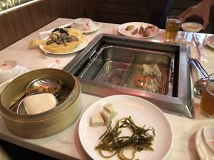 Table setting at Yi Guo Tian Xia 一锅天下 in Skudai