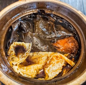 Vinegar pork feet claypot rice at Vege Art 艺素 in Johor Bahru