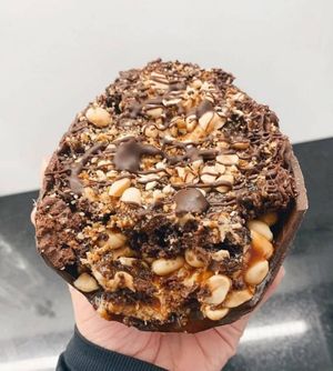 Snickers egg at Lettuce B in Torres Vedras