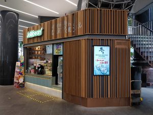 The kiosk is facing orchard road, right next to the staircase at Jollibean - Shaw House in Central Singapore
