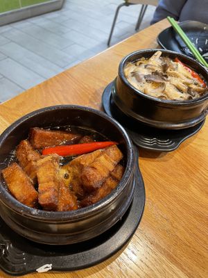 Clay pots  at Green Lotus in San Jose