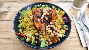 Salad bowl with sweet potato at Pie Me Café - Endenich in Bonn