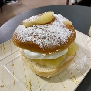 Maritozzo alla crema  at Zia Esterina in Garbagnate Milanese