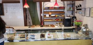 The counter at Aux Deux Portes in Geneva