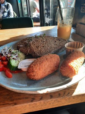 Vegan croquettes with bread and (regular) butter at BarBier Gouda in Gouda