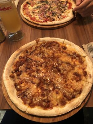 Pizza vegana de boloñesa vegana y queso vegano. Un 10!  at Sibarita's in Santander