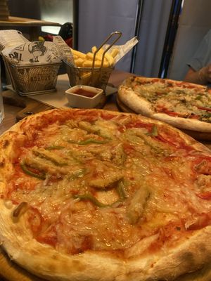Vegan pizza at Sibarita's in Santander