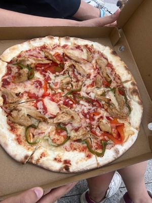 Pizza de heura at Sibarita's in Santander