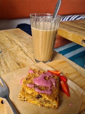 Bunny cake and Latte Macchiato at Vegane Glorie in The Hague