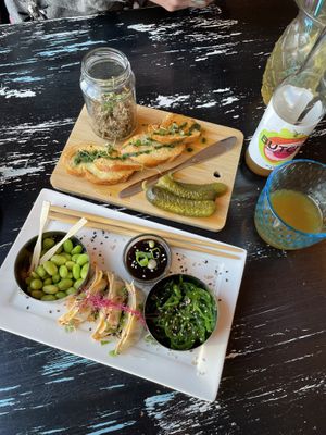 Starters: vegan paté and Japanse platter  at Vegane Glorie in The Hague