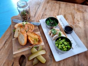 Starters paté & usagi at Vegane Glorie in The Hague