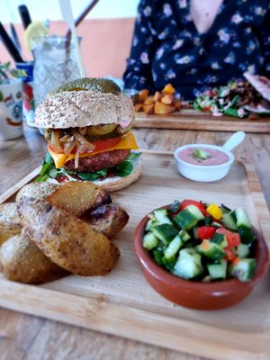 Burger at Vegane Glorie in The Hague