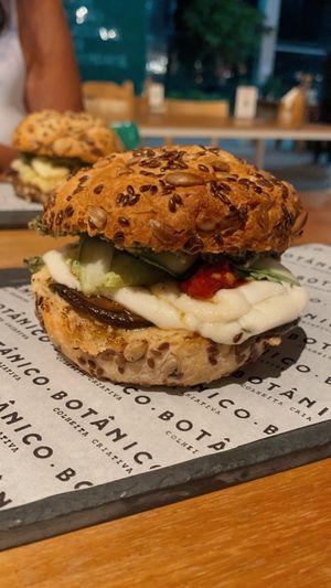 Hambúrguer de cogumelo   at Botanico - Colheita Criativa in Florianopolis