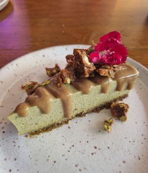 VEGAN
CHEESECAKE DE PISTACHE
 (R$ 24 em jan/22)
Base crocante de pistache | Doce de leite vegano | 
Praliné de pistache #Veganuary at Botanico - Colheita Criativa in Florianopolis