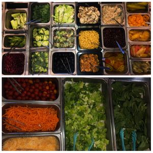 Fresh Salad Bar at Fresh & Fit in Ingram