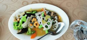莲藕👍 at Living Seed 翠园素食馆 in Kota Kinabalu