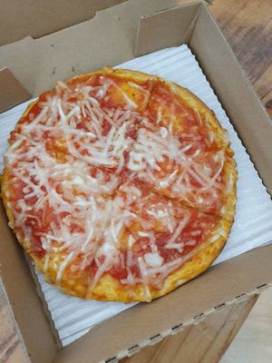 Vegan pizza at SFO - Amy's Drive Thru - T1 in South San Francisco