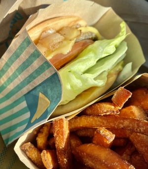 Love this burger  #Veganuary at SFO - Amy's Drive Thru - T1 in South San Francisco