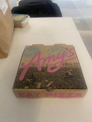 Pizza  at SFO - Amy's Drive Thru - T1 in South San Francisco