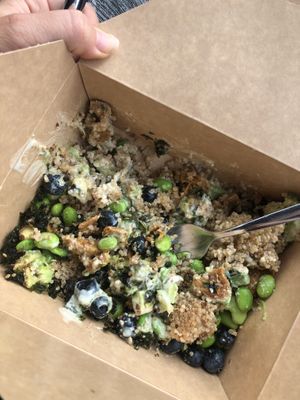 Yuicery quinoa bowl  to go (plasticfree) at Yuícery - Milaneo in Stuttgart