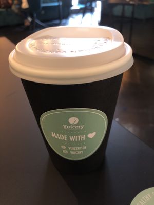 creamy oat chocolate to go  at Yuícery - Milaneo in Stuttgart