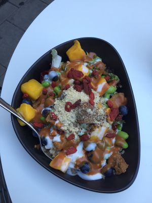 Quinoa-signature Bowl  at Yuícery - Milaneo in Stuttgart