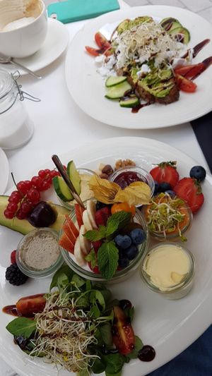 breakfast "Grüne Liese" and snack avocado bread at Fräulein Liese in Aschaffenburg