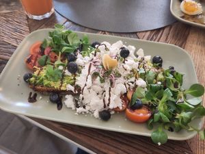 Vegan avocado toast at Fräulein Liese in Aschaffenburg