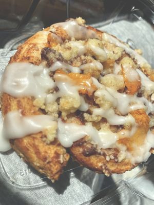 Cinnamon roll with peaches at Inika Foods in Wilton Manors