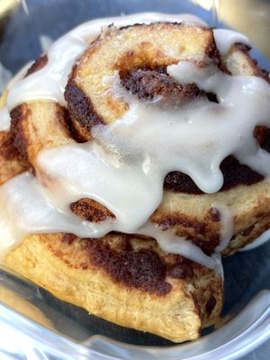Cinnamon roll at Inika Foods in Wilton Manors