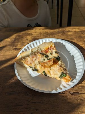 Pizza with chicken at Inika Foods in Wilton Manors