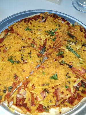 Vegan cheese pizza at Inika Foods in Wilton Manors